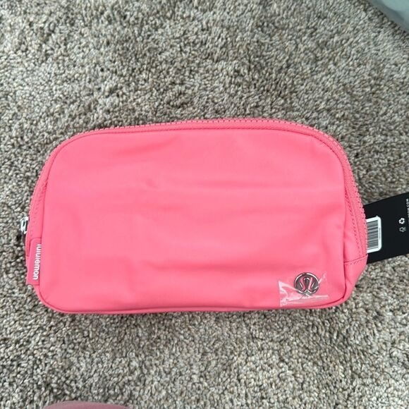 NWT LULULEMON PELOTON WEAR EVERYWHERE BELT BAG PINK - Picture 1 of 4
